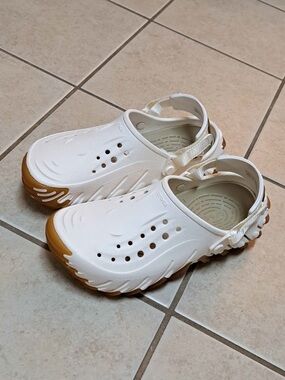 Crocs Echo Clog shoes - "Chalk" colorway- gum sole - Men's sz 9 / Wmns 11